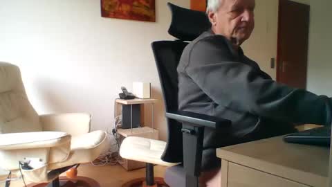 camcologne online show from December 3, 10:32 am