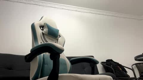 camilo_contre21 online show from January 22, 3:41 am