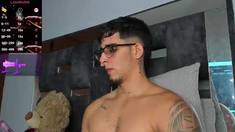 Snapshot of camilo_ospina_ chatting on October 22, 6:06 am INDEPENDENT MODEL online show from October 22, 6:06 am