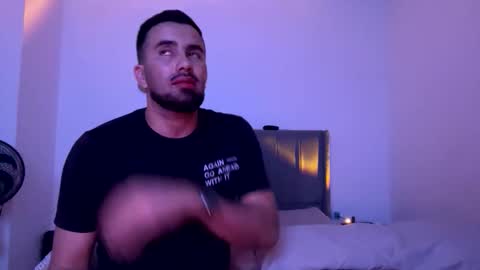 camilor_30 online show from April 18, 11:59 pm