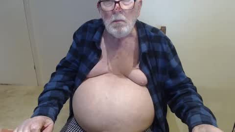 Snapshot of capt5105 chatting on March 10, 1:12 am capt5105 online show from March 10, 1:12 am