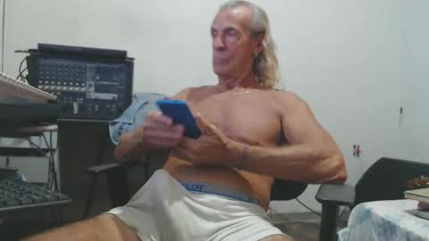 carlos online show from February 3, 11:32 pm