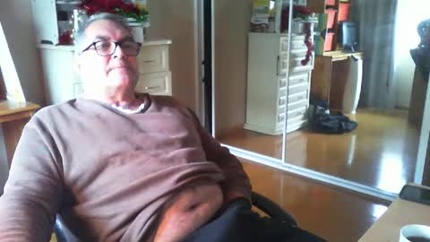 Snapshot of chalkstall chatting on September 15, 7:43 am Chalky online show from September 15, 7:43 am