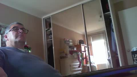 Snapshot of chalkstall chatting on October 5, 8:07 am Chalky online show from October 5, 8:07 am