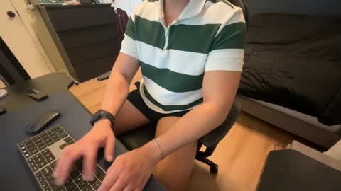 charliekkw online show from April 20, 10:45 pm