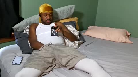 Que online show from March 16, 5:06 pm