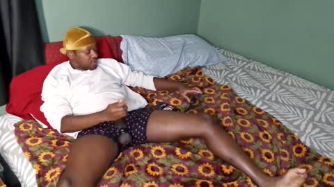 Que online show from April 23, 2:38 am