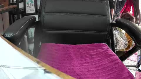 Snapshot of chrisatmiami448 chatting on October 21, 11:57 am chrisatmiami448 online show from October 21, 11:57 am