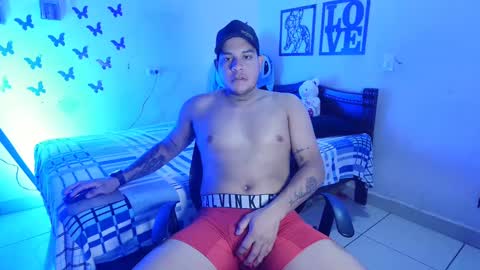 Snapshot of christian_maln chatting on January 23, 12:35 am christian_maln online show from January 23, 12:35 am