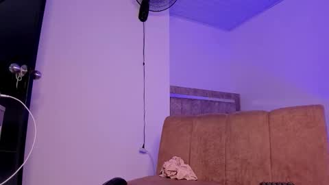 cj_davis1 online show from December 20, 7:54 pm