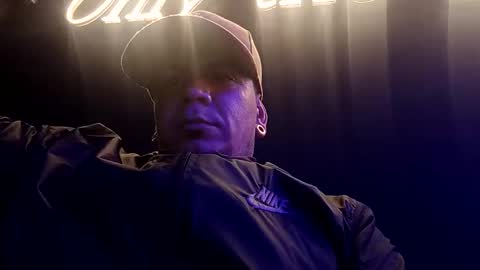 connor_mcc1 online show from February 2, 11:29 am