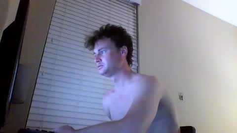 cooldude122222 online show from March 2, 3:34 am