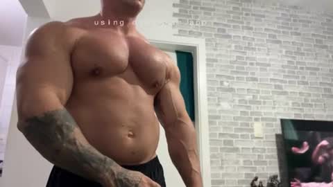 couplemuscle40 online show from August 2, 8:07 pm