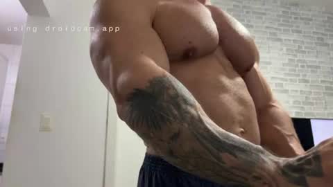 couplemuscle40 online show from July 10, 1:53 am