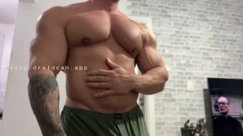 couplemuscle40 online show from August 4, 1:55 am