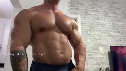 couplemuscle40 online show from July 16, 3:46 am