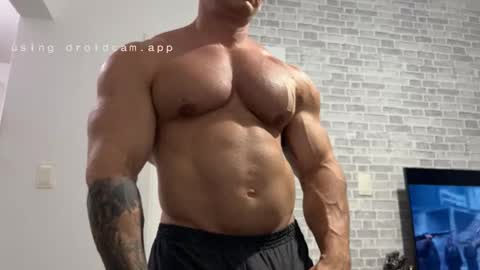 couplemuscle40 online show from December 3, 1:00 am