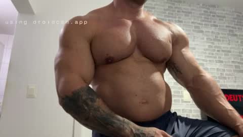 couplemuscle40 online show from July 7, 2:22 am