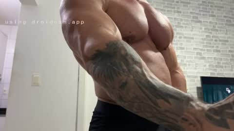 couplemuscle40 online show from July 17, 10:16 pm