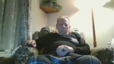 courieral1 online show from October 18, 5:34 am