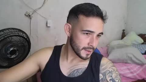 Snapshot of cris_simons chatting on February 12, 11:20 pm cris_simons online show from February 12, 11:20 pm