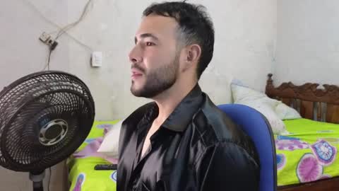 Snapshot of cris_simons chatting on January 4, 3:18 am cris_simons online show from January 4, 3:18 am