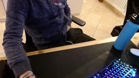 crocken_bisc online show from December 20, 9:00 pm