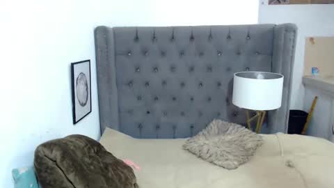 Snapshot of cuppycupcake_2 chatting on October 21, 10:34 pm Xyrien online show from October 21, 10:34 pm
