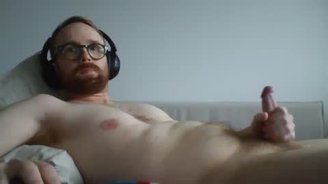 curiousbee73 online show from December 4, 8:29 pm