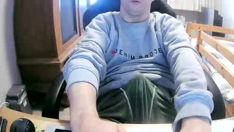 Cuteboy090 online show from April 16, 9:31 am