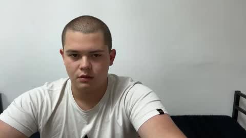 Snapshot of cutebutnaughty_ chatting on October 1, 7:29 pm Alex online show from October 1, 7:29 pm