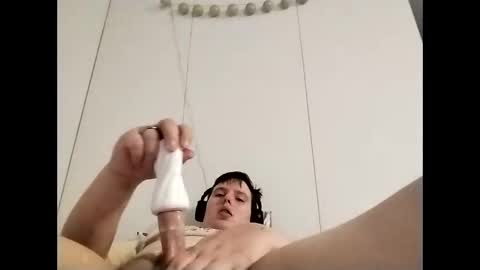 CuteguyBWC92 online show from December 16, 5:03 am