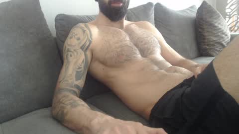 cuteeboy online show from April 15, 9:53 am