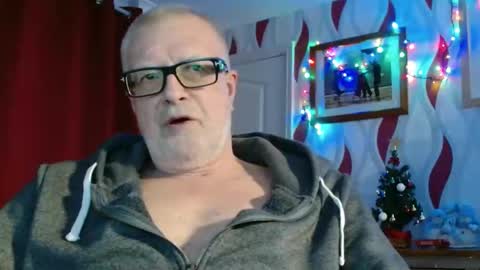 Brian ... online show from December 15, 9:01 pm