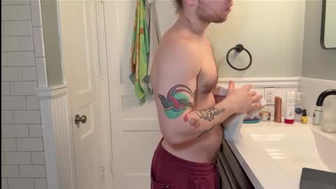 Snapshot of daddydaydrinkz chatting on January 31, 6:57 am DaddydayDrinkz online show from January 31, 6:57 am