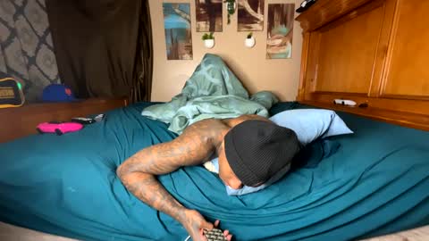 sexy tatted king bbc online show from December 4, 9:40 am