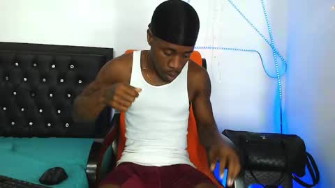 Snapshot of damian_hart_24cm chatting on October 21, 11:02 am damian_hart_24cm online show from October 21, 11:02 am