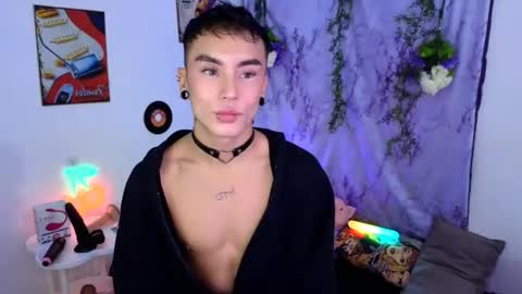 damon_clark_ online show from February 3, 7:00 pm