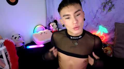 damon_clark_ online show from January 28, 6:07 pm