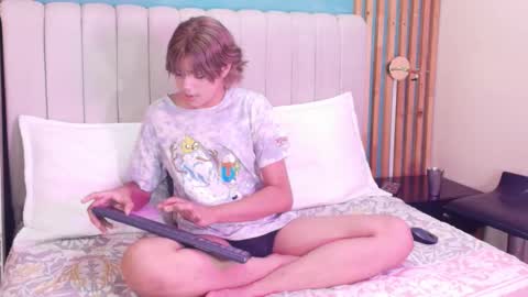 D A N online show from February 27, 7:57 pm