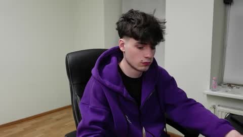 DANIEL SHAWN online show from April 8, 9:45 pm