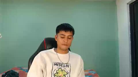 danielitopapii online show from November 13, 4:06 am