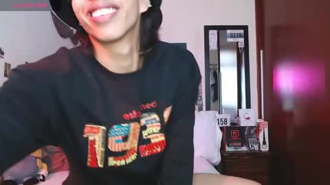 phantom555 online show from December 3, 7:55 pm