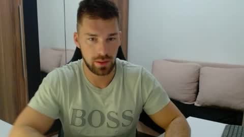 darius_94 online show from November 17, 5:43 am