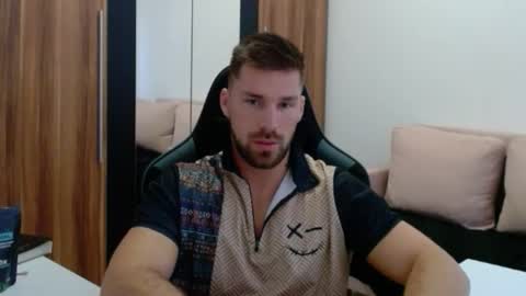 darius_94 online show from January 19, 1:46 pm