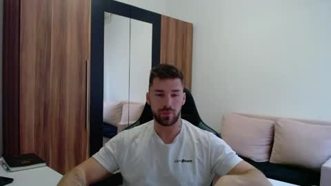 darius_94 online show from April 20, 4:48 am