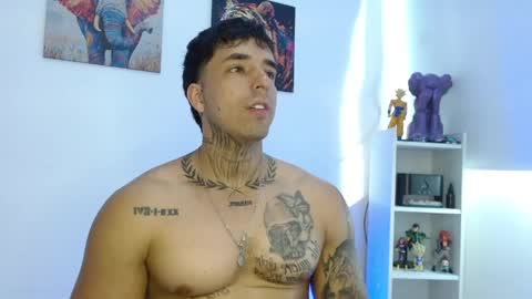 Darius Phoenix  online show from May 30, 9:15 pm