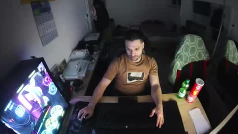 Snapshot of darkschneider_ chatting on February 16, 1:27 am darkschneider_ online show from February 16, 1:27 am