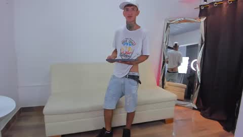 darwin_stark online show from June 12, 11:08 am