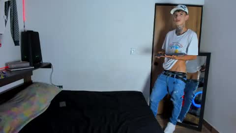 darwin_stark online show from May 2, 10:34 pm